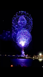 .万博最終日の花火、毎日のミニ花火の5倍くらいキレかった😆❣️相方も私も人混み嫌いやからあんまり行きたくなかったけど、お母にどうしても行きたい❗️って言われてGW明けに。玉露園さまのわさび風味…のInstagram画像