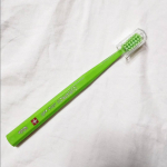 スイス発プレミアム歯ブラシ「クラプロックス キッズ」🪥✨やさしいブラシ毛が歯ぐきを傷つけず、しっかり汚れを落としてくれます🦷カラフルなデザインも可愛くて、毎日の歯みがきが楽しみになりました💛…のInstagram画像