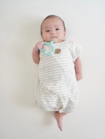 歯固めデビュー🧸使っているのは、クラプロックスベビー 歯固め ブルー💙@curaproxjapan カラフルな色合いのガラガラに興味津々！！先が歯ブラシの形状になっているから歯磨きトレーニ…のInstagram画像