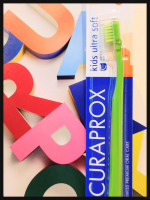 子どもの歯みがきをもっと心地良くしたくてクラプロックスの子ども用歯ブラシを試してみました。.最初に驚いたのは、そのやわらかさ。歯ぐきに当たっても刺激がほとんどなく、それでいてしっかりと汚れを…のInstagram画像