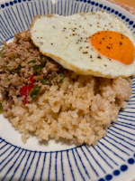 玄米ごはんでガパオライス☺︎玄米はまとめて炊いて冷凍ストックして食べています♩@mybrown_info さまの玄米は洗う手間もなし、水に漬けておく必要もないので手軽に食べられます。3合分が入っ&hellip;のInstagram画像