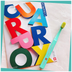 スイス生まれのプレミアム歯ブラシ「クラプロックス」✨形がとてもおしゃれで磨きやすく、加えてポップなカラーがお気に入りの歯ブラシ🩷わたしが使っているのはパステルグリーンのハンドルに明るいグリーンの…のInstagram画像