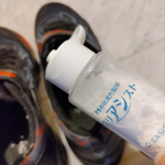 .帰宅した子供の靴のニオイが気になっていたこの夏…【クリアシスト】で解決しました🙌もっと早く出会いたかったこの商品 ̖́-靴の中に粉を直接振りかけてつま先の方まで行きわたる様に広げたらそ…のInstagram画像