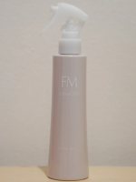 .ワンオペ風呂、、子どもたち3人を洗って拭いて、着替えさせて、髪を乾かしてーってやることいっぱい。保湿ケアまで手が回らない〜😫と思っていたいたときに出会えたアイテム♡全身うるおいケアがこれ一本で…のInstagram画像