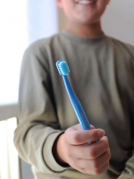 𓃟⁡⁡前にも使ったことがあるクラプロックスのキッズ用歯ブラシを息子が使ってみた⁡⁡⁡ここの歯ブラシはカラー展開が日本にない感じでカラフルだから子供達も気に入る子が多いんじゃ…のInstagram画像