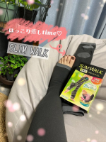 スリムウォーク金曜日のリセットリフレをお試ししたよ*·˚ ༘♡個人的に大好きなスリムウォーク！普段から結構色々愛用中🥰段階圧力設計でギュギュっとひきしめもいいけど、足裏プッシャー付きで…のInstagram画像