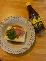 🍋✨寺岡家のダブルレモンぽんず 300ml✨🍋瀬戸内で育ったレモンの果汁とピューレを使用した、さわやかな香りとほどよい酸味が特長のぽんずです🍋💛果汁とピューレの“ダブルレモン”で、レモンの風味…のInstagram画像