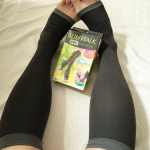 歩くだけで足裏をツボ押しできる足裏プッシャーがついた、スリムウォークの「金曜日のリセットリフレ」足首からふくらはぎまで段階圧力設計でギュギュっとひきしめつつ、土踏まず周辺のツボ押し効果でスッキリ✨…のInstagram画像