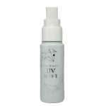 .プライバシー　UVミスト50使用レビュー持ち運びしやすいサイズ感の容器です。ミストはかかる感じがあってやや粗めに感じました。メイク後の日焼け止めの塗り直しってみんなどうしているのかって思…のInstagram画像