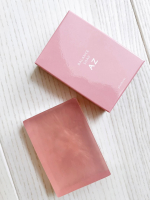 皮脂によるテカリ・ベタつきが気になる肌、ニキビ予防(※1)に、アゼライン酸(※2)を配合した美容石けん🧼※1：洗顔による※2：肌を整える成分可愛いクリアピンクの固形石鹸で、泡立てネットで簡単…のInstagram画像