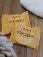 .やさしさとしっとり感に包まれる《無添加はちみつ生石けん🍯🫧》天然のはちみつをたっぷり練り込んだ、とろけるような石けんです。泡立てるとふわふわで濃密な泡ができ、洗い上がりはつっぱらず、しっと…のInstagram画像