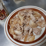 新商品『玉露園しいたけ茶』をお試ししました。2日間、料理の隠し味に使ってみました。もちろん、お湯を注いで飲んでみたり。シイタケが嫌いな子供には、形があると手を付けないけれど隠し味だと…のInstagram画像