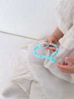 ˗ˏˋ  𝑡𝑒𝑒𝑡ℎ 𝑐𝑎𝑟𝑒  ˎˊ˗@curaproxbabyjapan samaの歯がため🦷　カラフルなリングが視覚でも楽しめて手に持ってカラカラ鳴らすのもお気に入り𓂃𓈒𓏸　…のInstagram画像