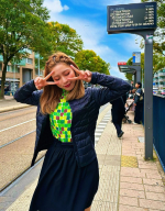 Hana Biyori🌼オランダに着いて調子に乗っていたら目的地の博物館を通り過ぎて次の駅に行ってしまいました🤣化粧ノリは抜群！自然治癒力を最大限引き出すため自然原料にこだわって作られた華日…のInstagram画像