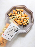 もち吉の味トップを食べてみました✨国内産のもち米を100%使用して作られた、３種類のひと口サイズのあられです☺️もち吉大好きで、うちの近くにもあるのでよく買ってたべてます🤍味トップは新発売の…のInstagram画像