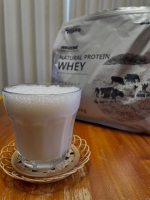 【グラスフェッドホエイプロテイン】普段、運動は宅トレがメインでたまにウォーキングやランニング🏃年齢のせいなのか？あまり効果が感じられないので、サポートになると良いな！と思ってプロテインを取…のInstagram画像