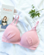 .村重杏奈×VIAGEの共同プロデュース、なんて言われたら気になっちゃう♡" TOLEETY 軽やかストレスフリーブラ "の可愛いピンク(´˘`＊)VIAGEすっごい好きなんだけど肩部分が…のInstagram画像