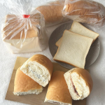 【福田パン】４種のコッペパン＆食パンセット🍞岩手県盛岡市にあるパン屋さんの福田パンです✨コッペパンのお味はあんバター、ジャムバター、クッキー＆バニラ、珈琲＆チーズの4種類！食パンは1斤サ…のInstagram画像