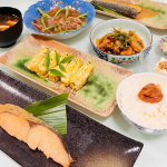 FitDishの「たんぱく質コース」、何回か食べてみて気づいたこと🍳最初は「便利そう」くらいやったけど、実際に食べていくと味付けがバリエーション豊富で飽きへん！しかも冷蔵やから素材の味も自然で、…のInstagram画像