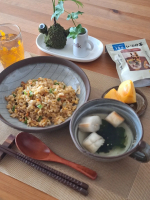 .週末は出かけていて外食だったので、作り置きや残り物はなし！ あるのは冷凍の玄米ご飯だけ！こんな時はあるもので手っ取り早くちゃちゃっとチャーハン味付けには @gyokuroen 様のしいたけ…のInstagram画像