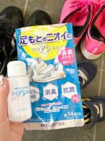 .. 足元のニオイに！クリアシスト👟👞1本14g / 約14回分使用量目安：片足7～9回※振り入れる.足汗を吸収し、ムレを軽減するシリカを配合。特許配合の消臭パウダーで足汗やムレから…のInstagram画像