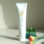 日常の中で家族みんな使える「無添加生活　無添加ハミガキ」。控えめな泡立ちと清涼感で子供用ハミガキを卒業した子供さんにもおすすめなんだそうです。 本品は、辛すぎず甘すぎないミント感をしていて、発泡…のInstagram画像