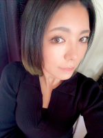 実はひとつ、今取り入れてるものがあって...それが 人気ブランド“潤姫桃子”の美容液✨こうすっぴんと並ぶとおもろいけども笑肌の調子がゆらぐ時期だからこそ、スキンケアは丁寧にしなきゃね♡♡…のInstagram画像