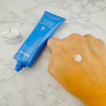 薬用美白オールインワンゲルのビハククリア☀️オールインワンだからこれ1本でスキンケアが完了する優れもの！時間のないときはこれだけ、余裕があるとクリームとして使っているよ🥰柔らかく伸びの&hellip;のInstagram画像