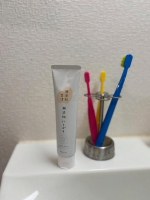 無添加生活 無添加ハミガキ を使ってみました🪥🤍率直に言うと、めっちゃいい！！！歯医者さんでクリーニングしてきた後みたいなツルツル感✨しっかり磨けていて味もそんなにないので飲食にも響かずとても…のInstagram画像