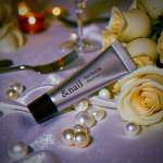 ＆nail爪裏に滴下してすらりとしたピンク色の爪が伸びるネイルベッドケアオイル💎8種類のオーガニック成分がブレンドされていて、サラッとベタつきも気にならず、サイズ感も嬉しい持ち歩きにピッタリ…のInstagram画像