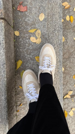 ＼秋の行楽のお供に／四国を中心に横浜から車で3泊4日の旅に出かけたのですが、その際にお連れしたお靴がこちらっ👟👟"AKAISHIの厚底スニーカー"169厚底スニーカーとにかく旅先では…のInstagram画像