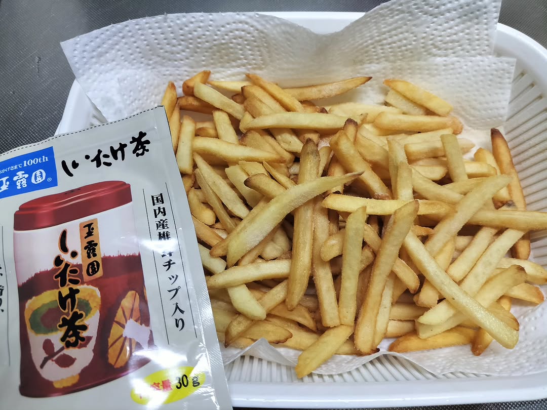 口コミ投稿：モニプラ玉露園様より新商品のしいたけ茶を頂きました。そのままお湯に溶かしてお茶…