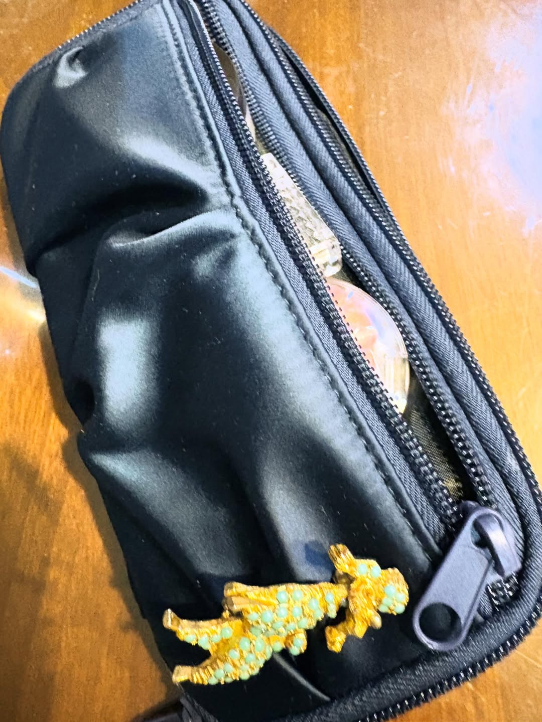 口コミ投稿：ファブファブという新製品のラウンドをメイクポーチにしています。文具会社の製品だ…