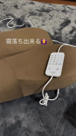⁡横向きの時の腕のポジションがいまいちよく分からん人本当に試して欲しい枕を見つけてしまった😍⁡温めながらホット一息してるとそのまま寝落ち😴タイマーもあって安全だから気にせず寝れて🙆‍♀️⁡…のInstagram画像