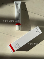 急な乾燥シーズンの到来でハンドケアが追いつかないっっ慌てて、Dr.ハウシュカのハンドクリームを投入しました。思っていたより固めのテクスチャー。すごく良く伸びるわけではないですが、しっかり&hellip;のInstagram画像