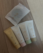 3種類あり香りがちがいます肌になじみやすいざらざら感がそんなにないので、肌にも優しい感じがあります 肌が弱かったので合わなかったのですが、こちらはナチュラルな素材を使っているからかなのか、とって&hellip;のInstagram画像