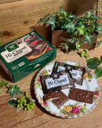 夜のご褒美タイムに🌙💞おうちＣＯ-ＯＰのお菓子で、ほっと一息🎵わが家に届いたおうちＣＯ-ＯＰ人気お菓子は、ラムレーズンサンド、ハイシャレル、アーモンドリーフ、フルーツケーキの4種。少し静かなひ&hellip;のInstagram画像