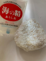 海の精で塩むすびを作りました。#PR #海の精ショップ #海の精 #おむすび #塩むすび #海の精あらしお #海の精ショップ #monipla #uminosei_fanのInstagram画像