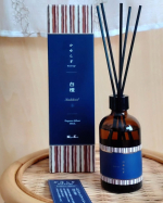 📝かゆらぎ 白檀 ディフューザー和の香りを楽しめるディフューザーです。白檀は落ち着いたウッディの香り。シックなカラーデザインが上品で、お部屋のインテリアを邪魔せず置くことが出来ました。使&hellip;のInstagram画像