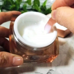 乾燥肌の加齢肌。シミ・シワ・タルミ・クスミ・・・複雑に絡み合う肌トラブルに悩んでいます。なにかと忙しい年末。時間に追われて、肌悩みは気になるのにケアする時間も心のゆとりもなく、気ばかり焦る&hellip;のInstagram画像