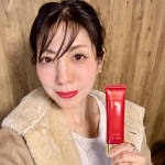 乾燥が気になる季節は日々の小さな積み重ねをいちばん大切にしています❄️寒さで表情もこわばってしまいそうな冬は保湿ケアを充実させたい！私は個人的にはフェイススチーマーで潤いを優しく補ってからスキンケ&hellip;のInstagram画像