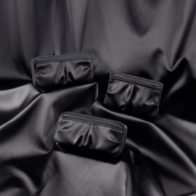 「FABFAB ペンケース ドレープタイプ（プラス株式会社ステーショナリーカンパニー）」の商品画像の1枚目