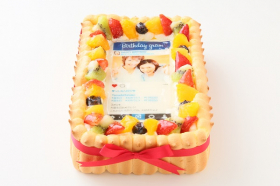 「インスタグラム風フレームの写真ケーキ　23cm×15cm×6cm（株式会社FLASH PARK）」の商品画像の2枚目