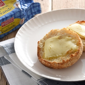 「石窯食パン＆ゲランド塩のバター（株式会社アンデルセン）」の商品画像の2枚目