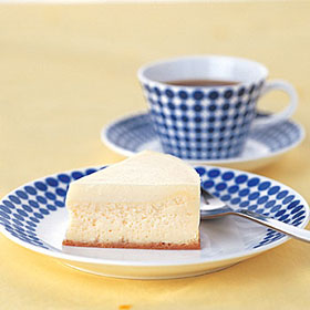 「二層のデンマークチーズケーキ（15ｃｍ）（株式会社アンデルセン）」の商品画像の2枚目