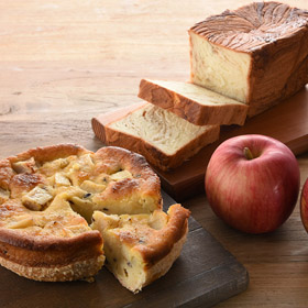 「デニッシュアップルケーキ＆ブレッド（チョコ）（株式会社アンデルセン）」の商品画像