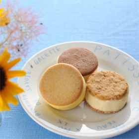 「アンデルセン ３種のクッキーアイス（株式会社アンデルセン）」の商品画像