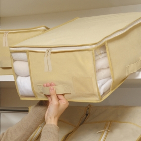 「高いところへの収納がラクにできる衣類・寝具用不織布ケース＊スムーズアップケース （収納の巣（株式会社テンネット））」の商品画像の1枚目