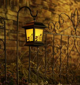 「『キャンドルのように灯る癒しのライト』ローズランタンソーラーライト（株式会社青山ガーデン）」の商品画像の1枚目