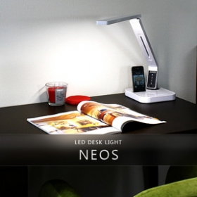 「LEDデスクライト ネオス IPhoneドック搭載 調光・調色（株式会社日昇）」の商品画像